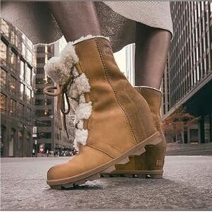 EUC Sorel John of Arctic wedge boot